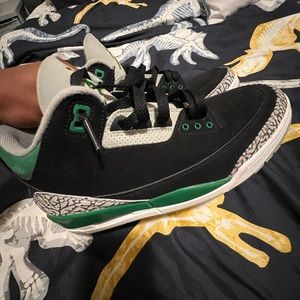 jordan 3, worn twice, look new, no marks or dirt